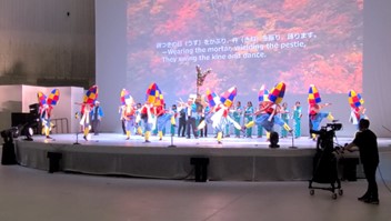 大阪・関西万博「岐阜県の日」にて杵振り踊りを披露する3年生