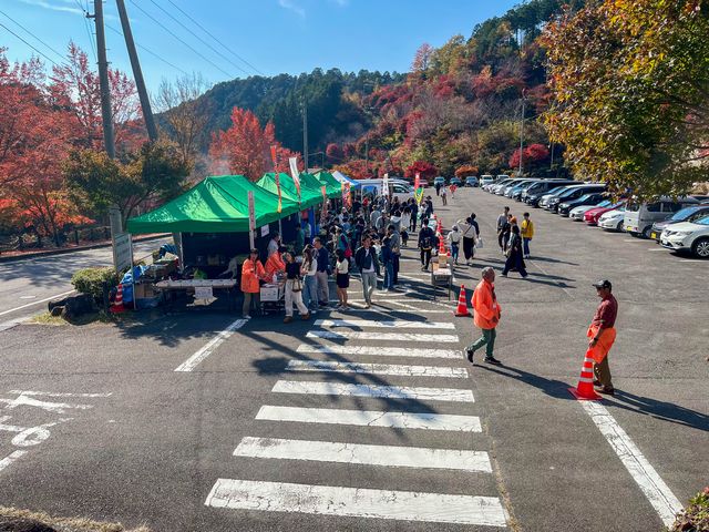 夕森渓谷のもみじイベントの様子その1