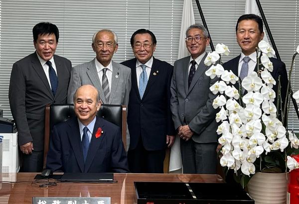 表敬訪問時の集合写真