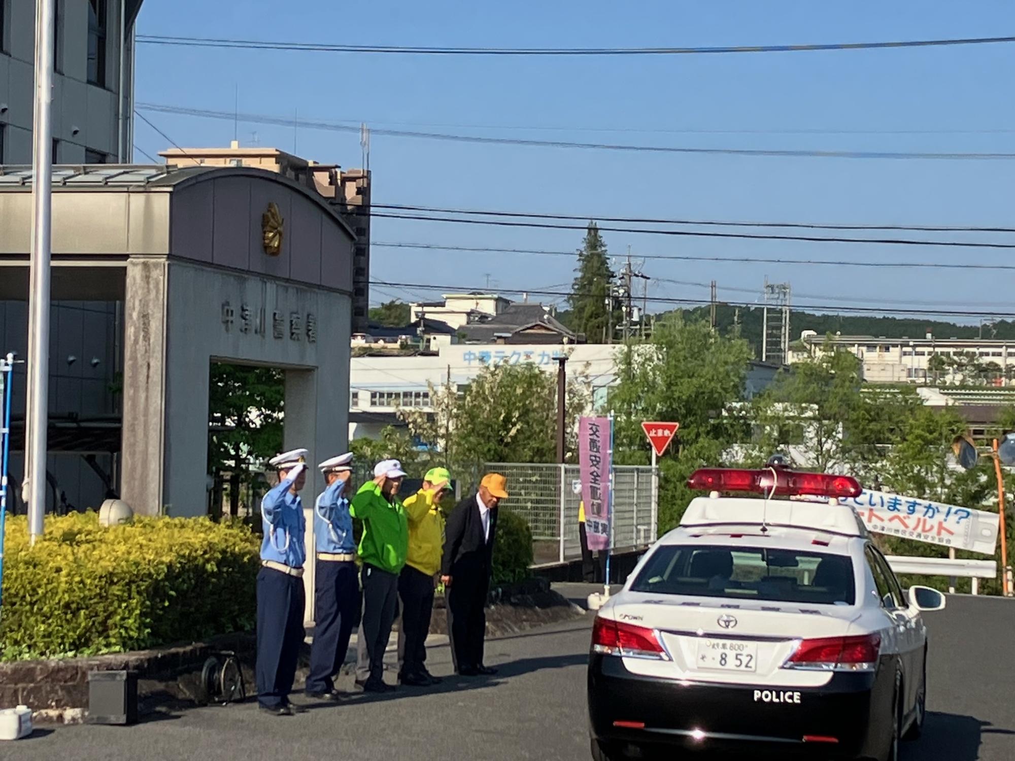 令和5年春の交通安全出発式車両出発