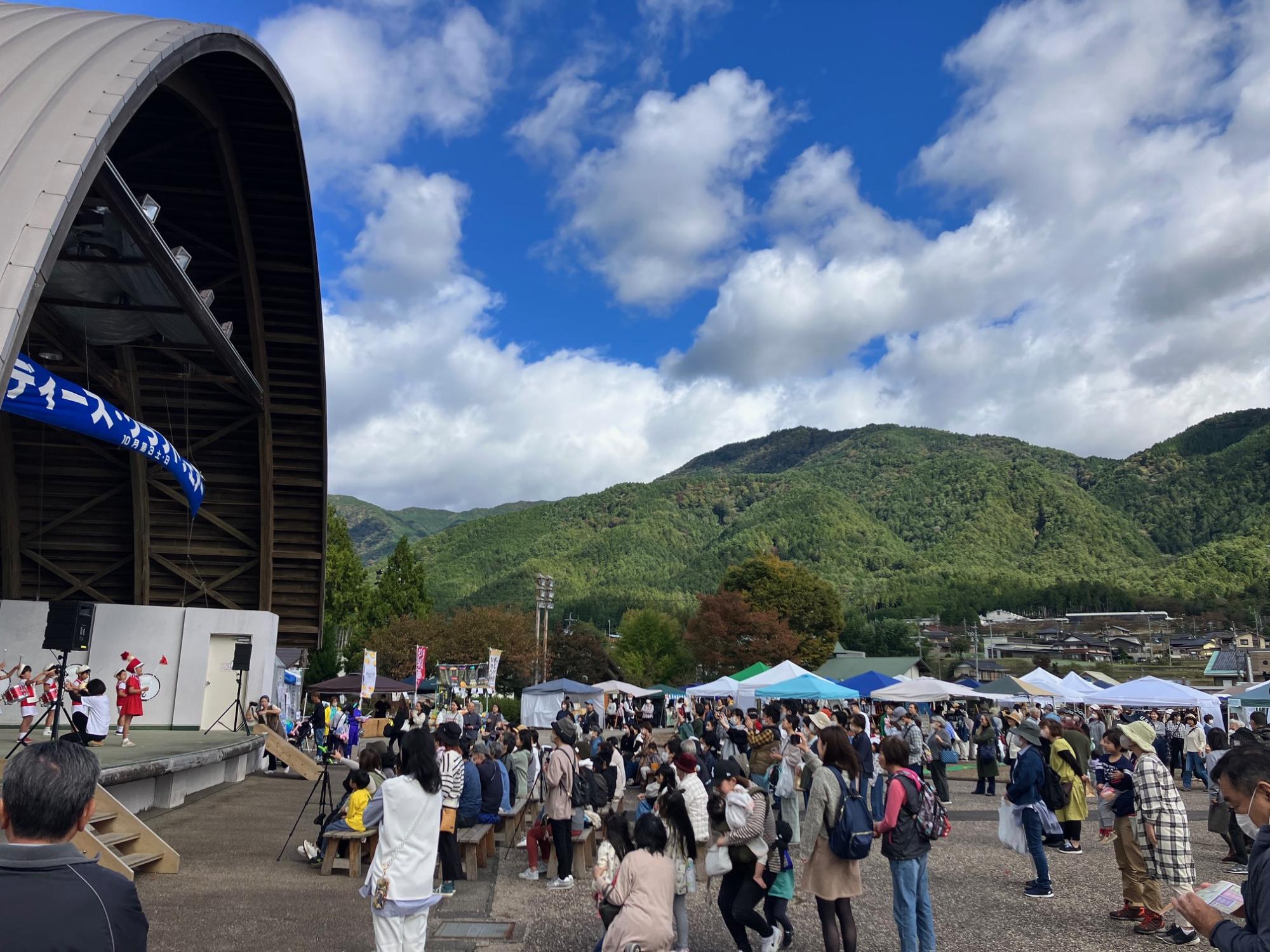 20231021つけちレディースクラフトフェアーステージイベント様子