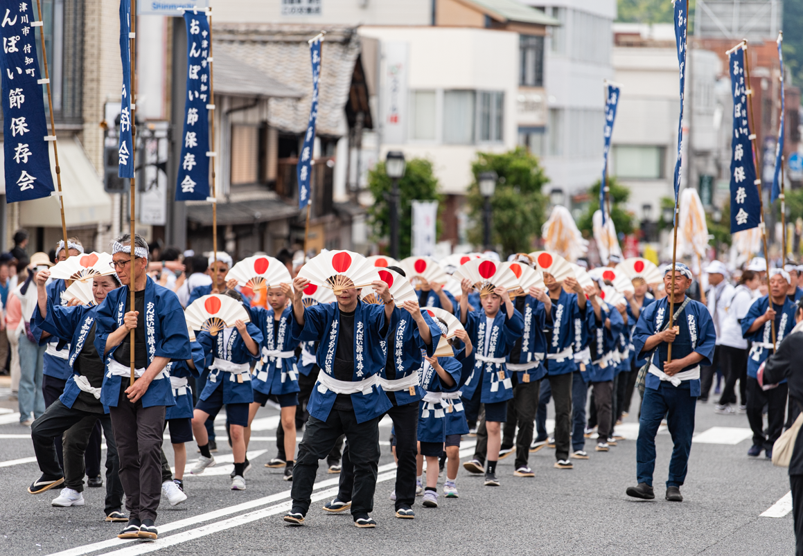なかつがわ御神木祭でのおんぽい節の披露の様子