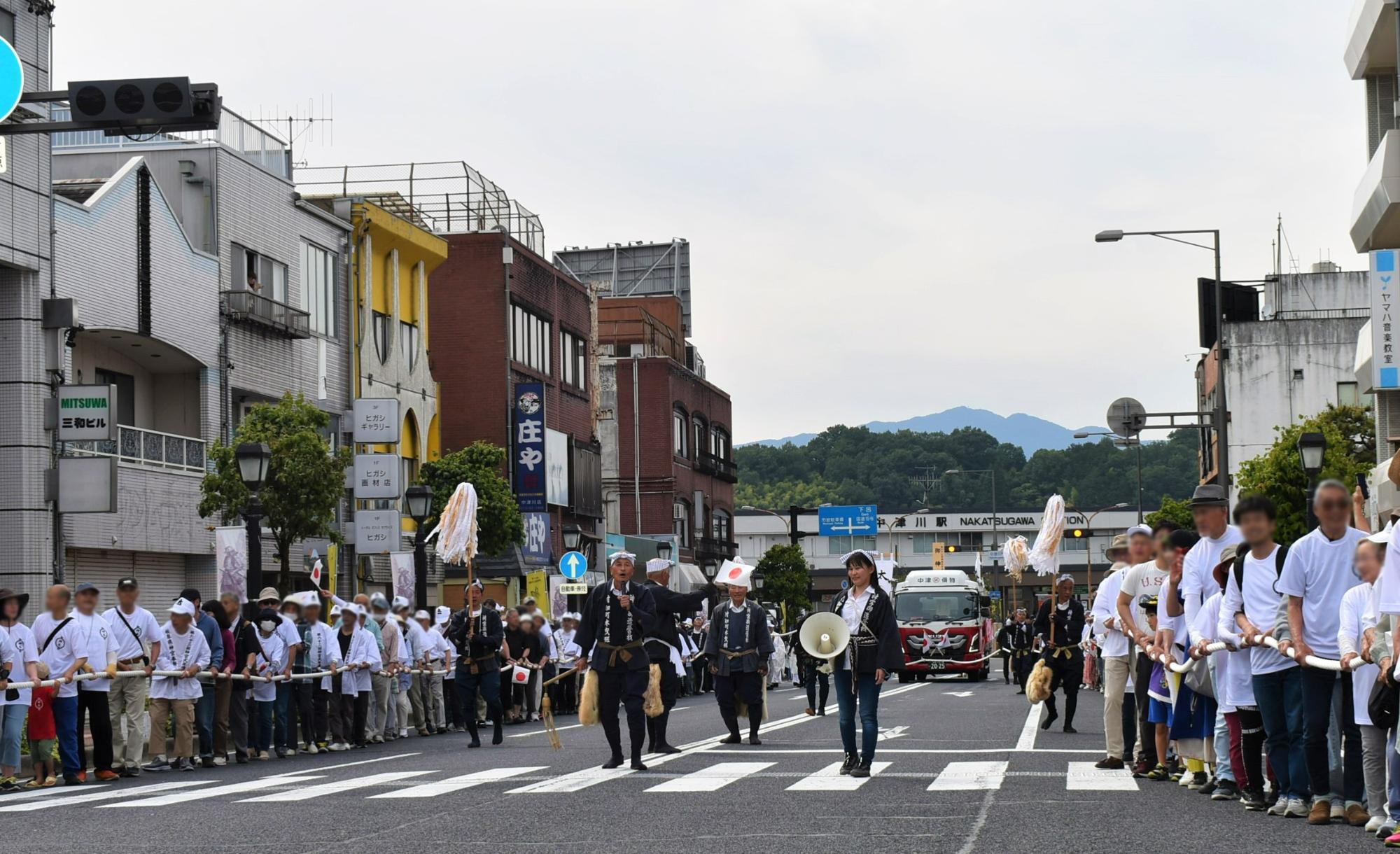 中津川駅前での木遣り音頭の様子