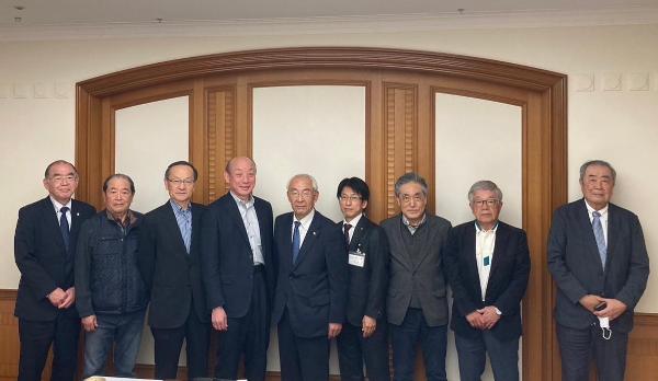役員会の集合写真