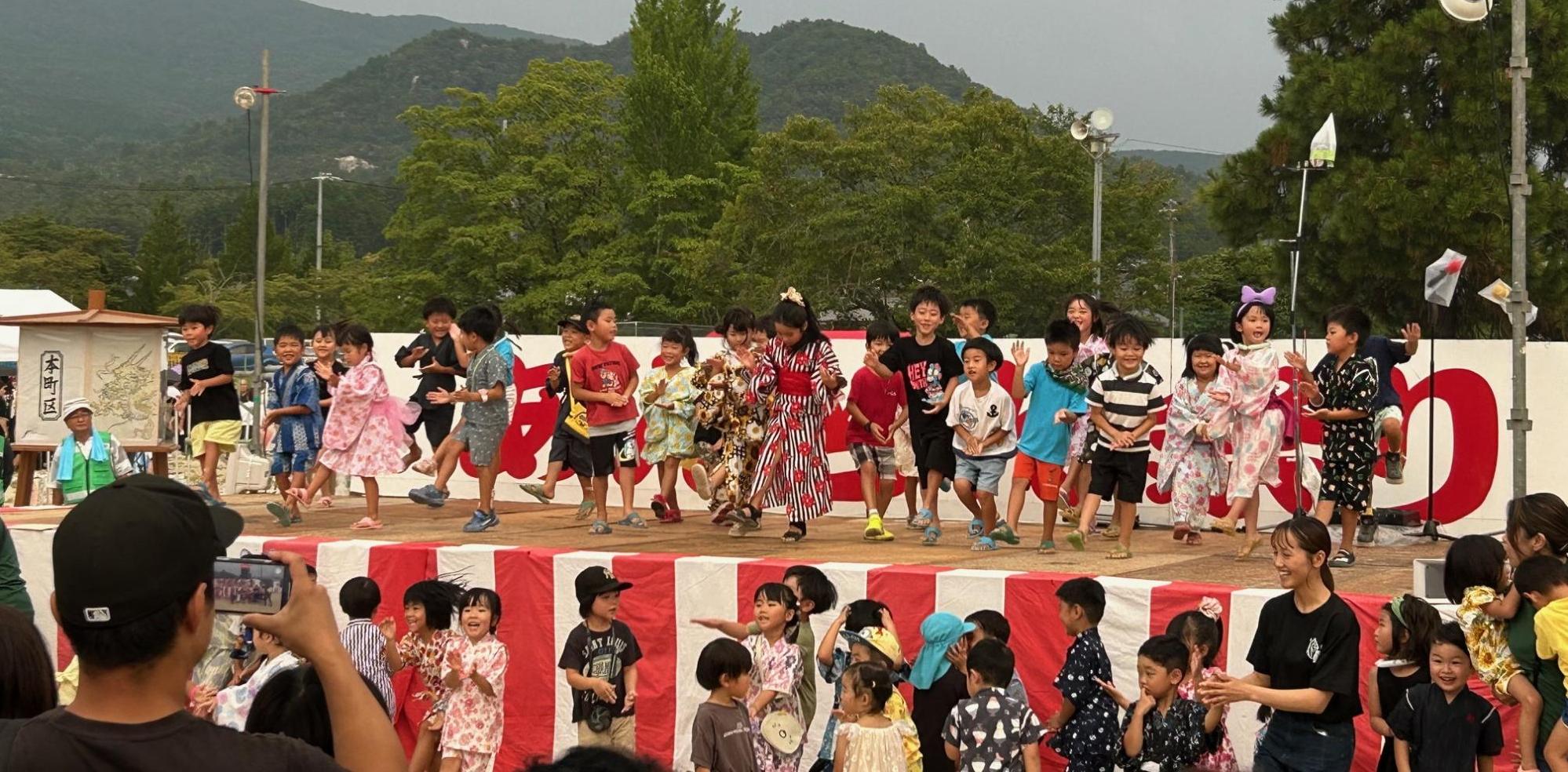 保育園児のおどり