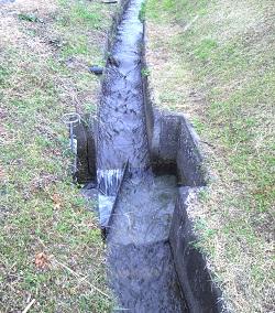水路途中の分水枡の画像