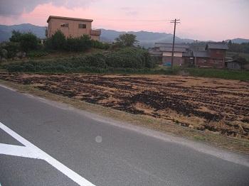 やかんころがしと呼ばれた場所の画像。いまは家屋と畑。