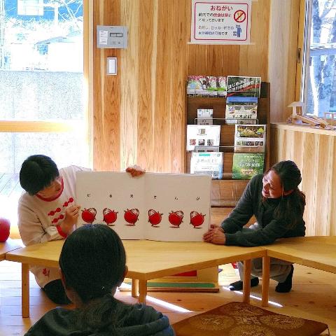 読み聞かせの様子
