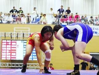 小川凜佳選手対戦相手と競技の様子