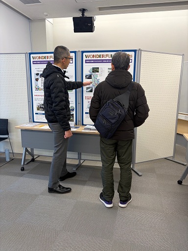 職員による説明の様子