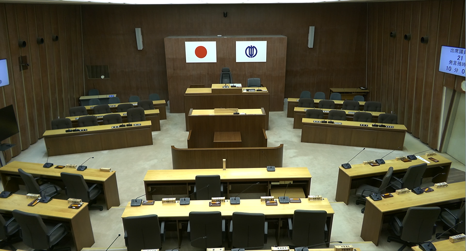 議場内の様子、議場執行部側