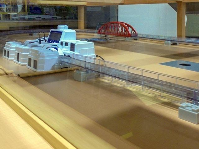 リニアモーターカー模型(アップ)