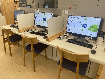 インターネット閲覧コーナーのPCの画像