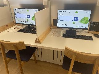 データベース検索用のPCの画像