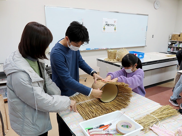 わらを巻く