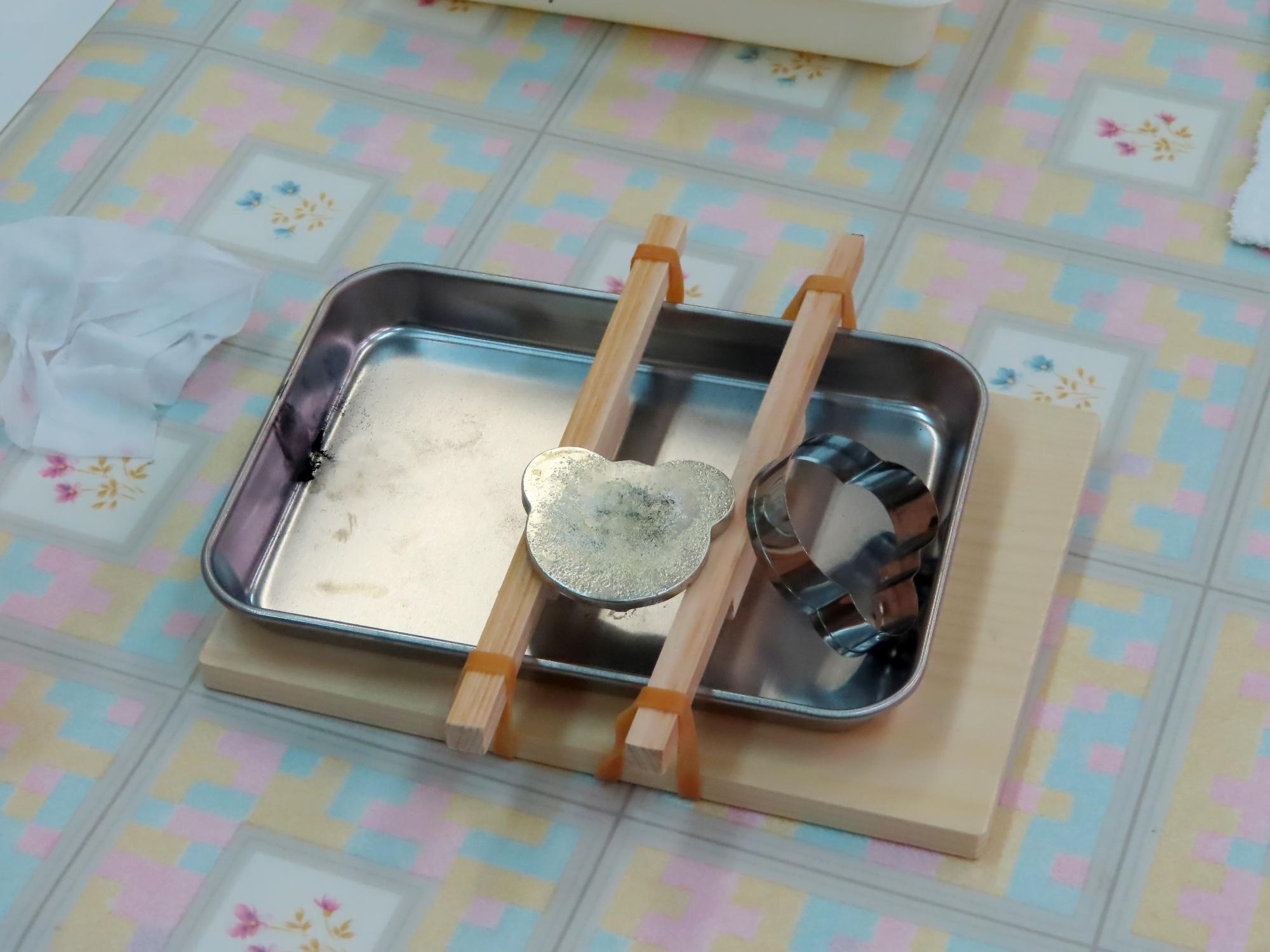 型から取り出す