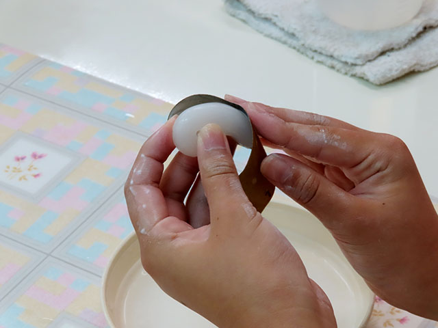 耐水ペーパーで磨く