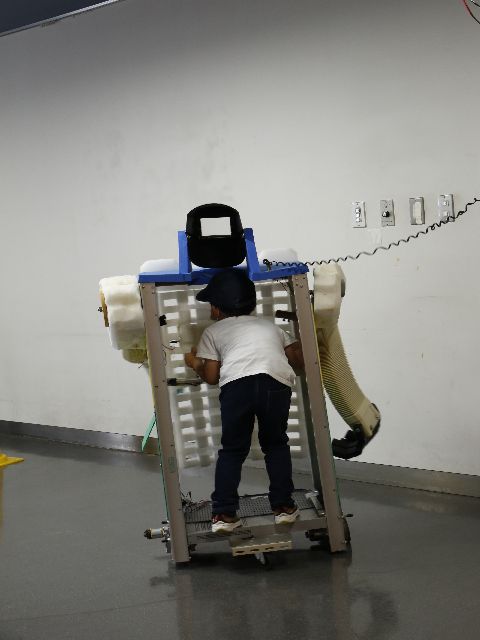 ロボットに乗って遊ぼう
