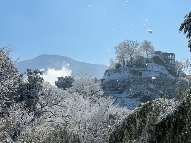 恵那山と苗木城址