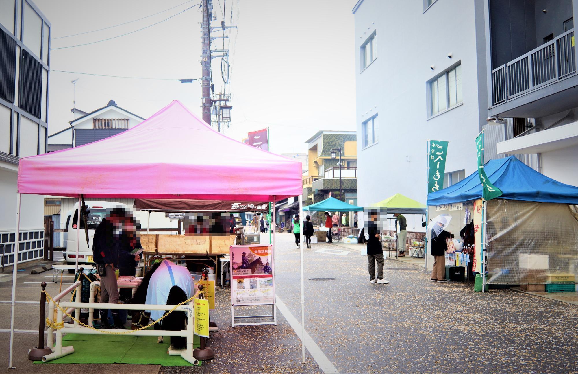 六斎市 当館前