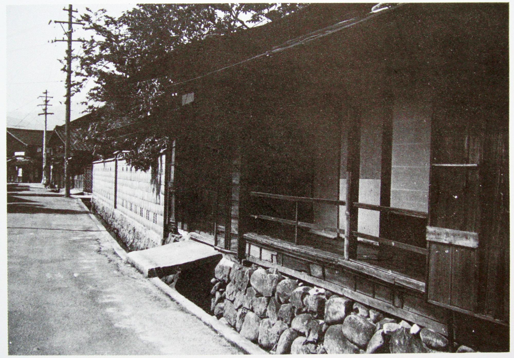本陣西通りの学問所
