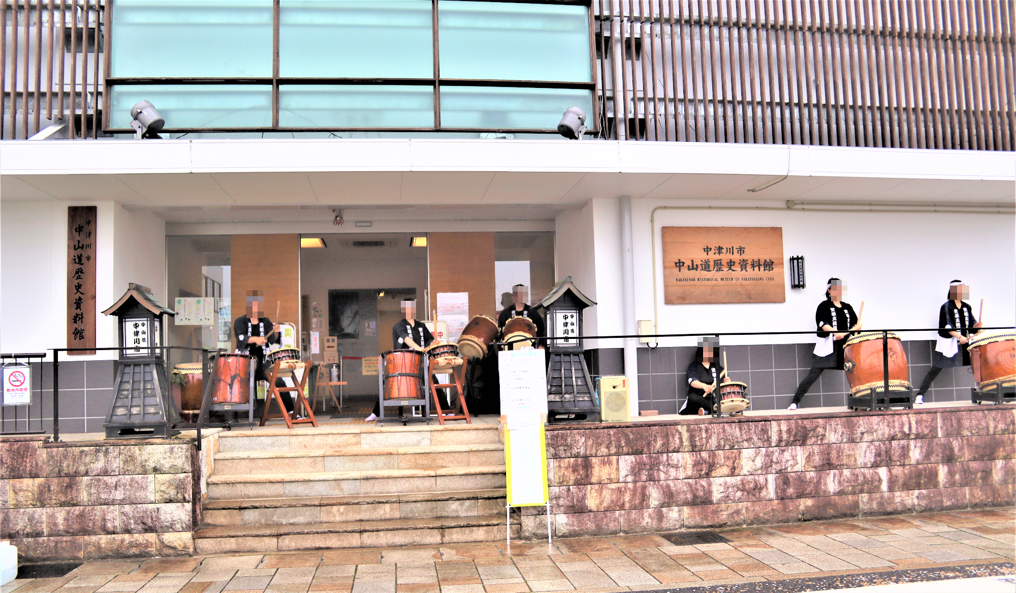 六斎市 当館玄関