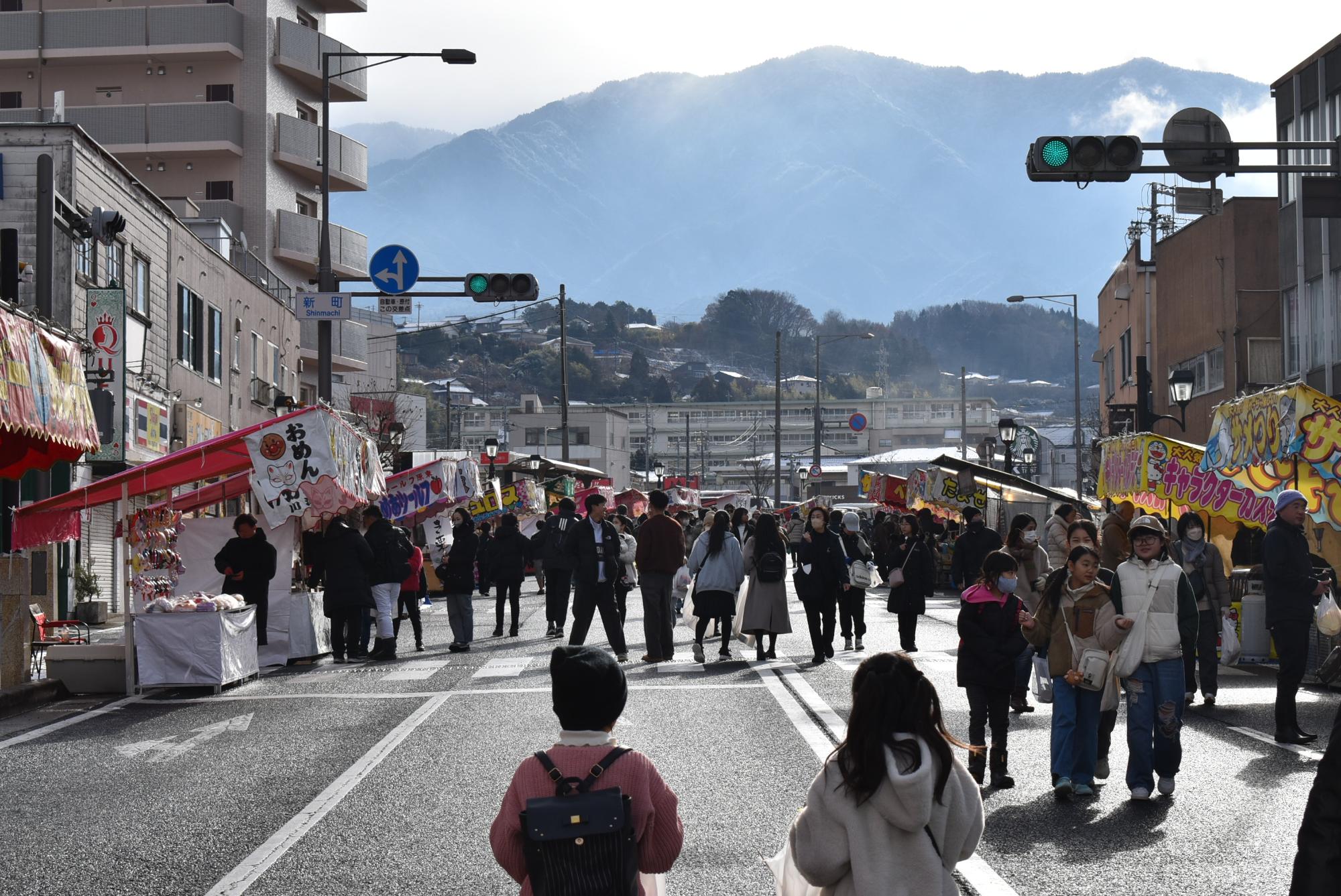 十日市で賑わう通り