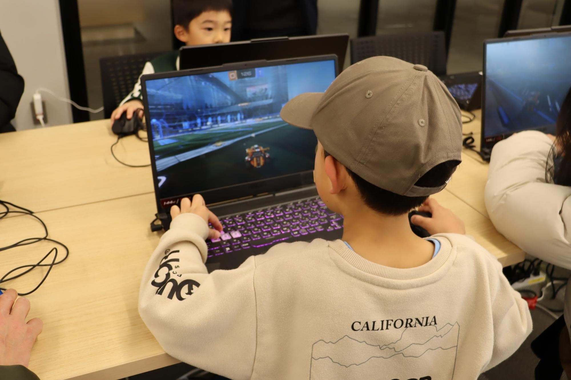 eスポーツを楽しむ子どもたち