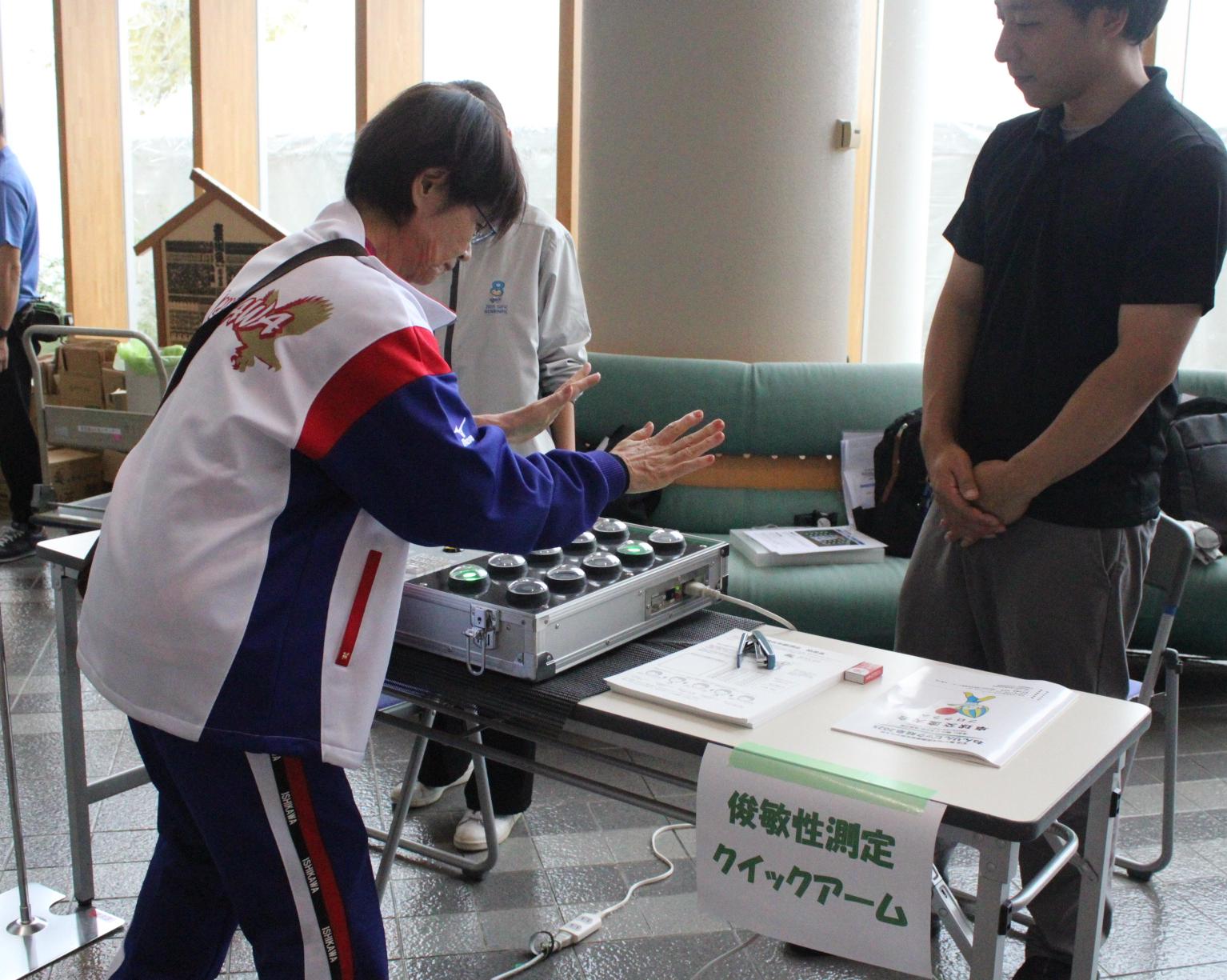 ねんりんピック岐阜2025中津川市大会卓球交流大会の健康づくり教室の様子