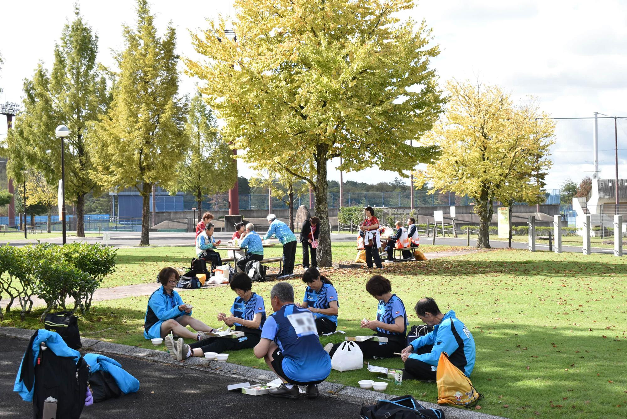 ねんりんピック岐阜2025中津川市大会卓球交流大会での昼食の様子