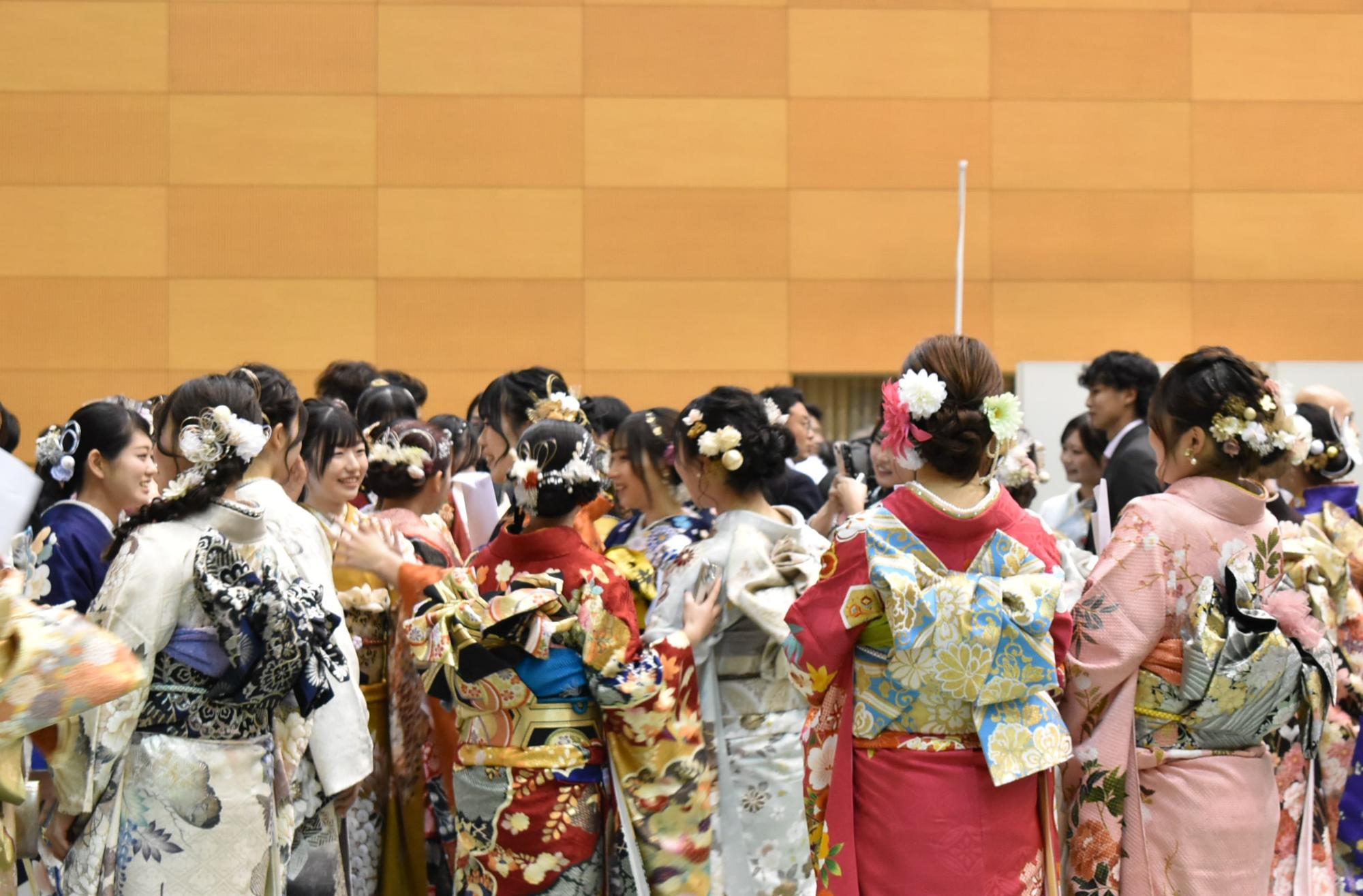 二十歳集いに出席した皆さんの様子