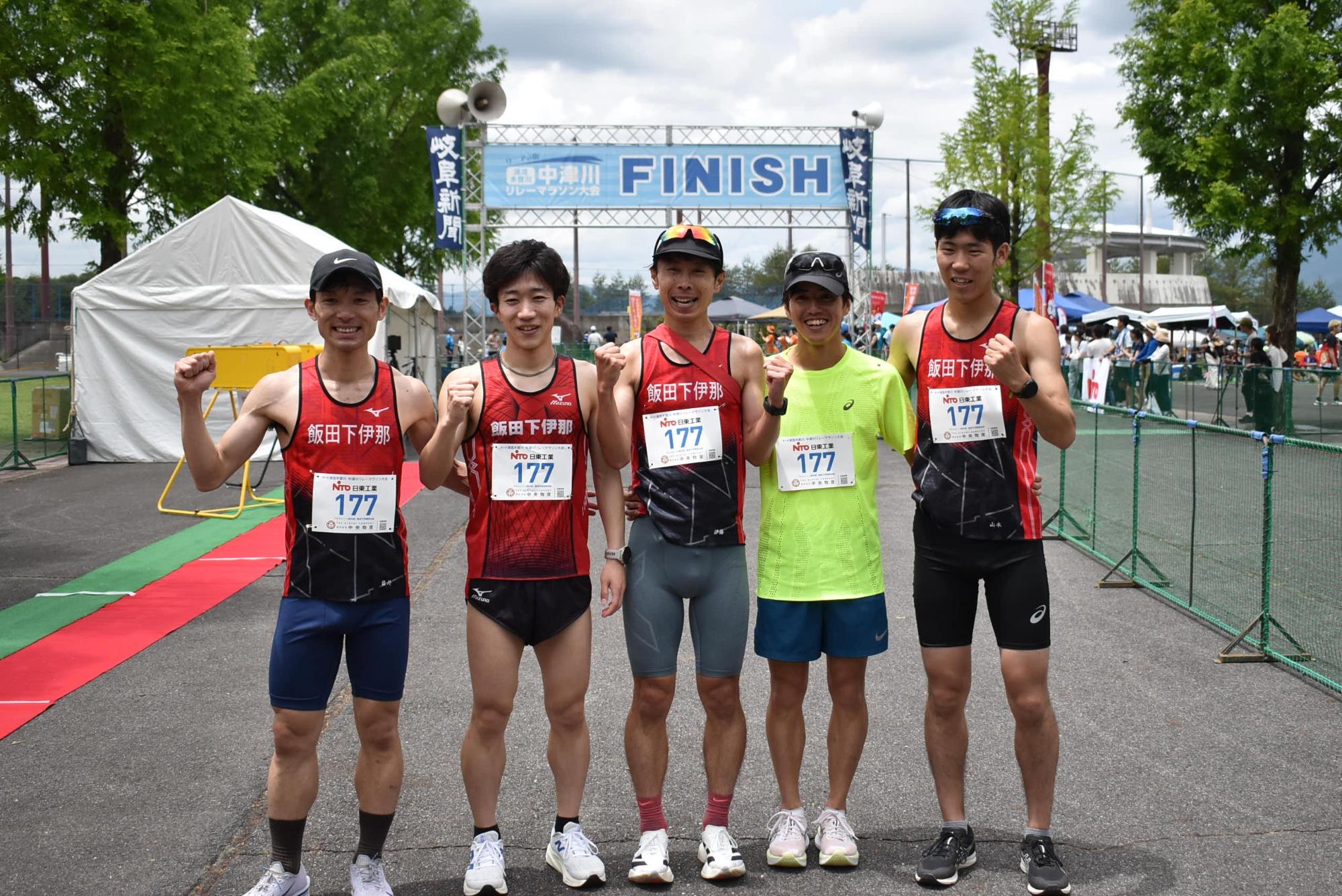 フルの部で総合優勝に輝いた「飯田下伊那駅伝部」の皆さん