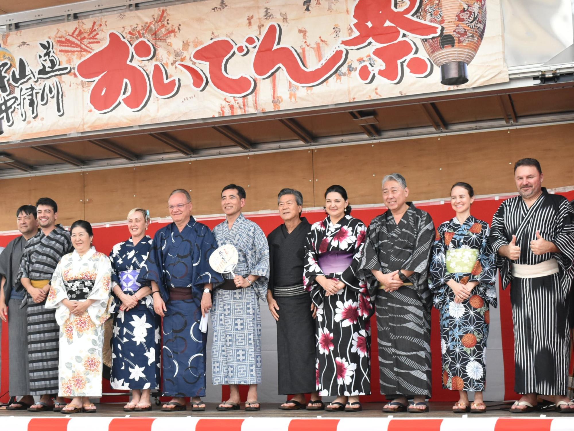 友好親善団の皆さんが、おいでん祭に参加されました