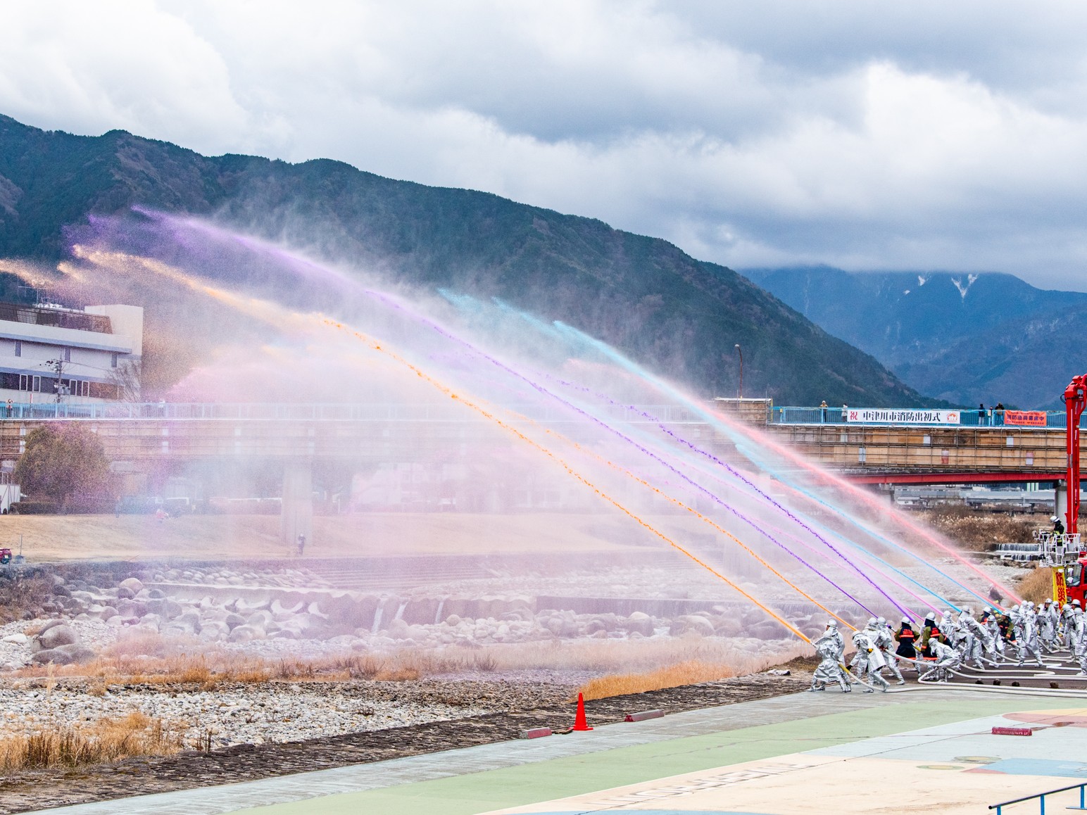 一斉放水の様子