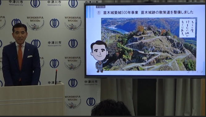 6月の定例記者会見の様子