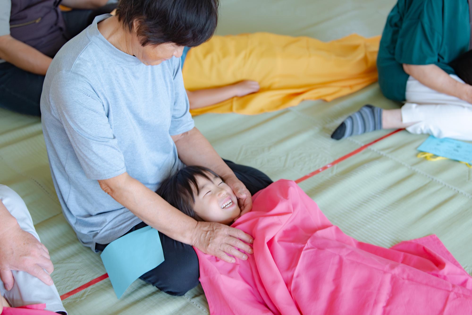 蛭川こども園での祖父母参観の様子