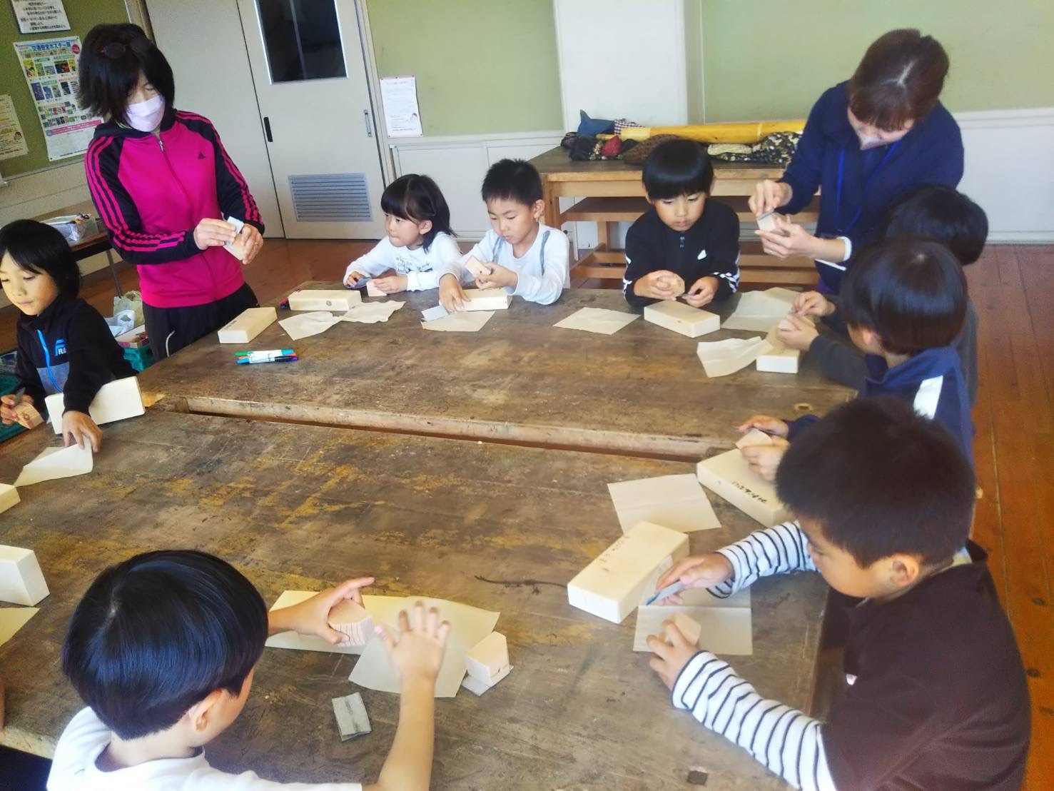 市内小学校での木育の様子