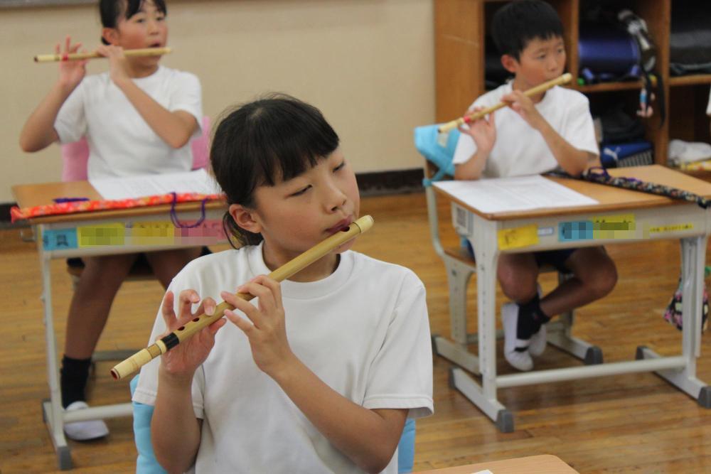 続き、篠笛の練習をしているところ