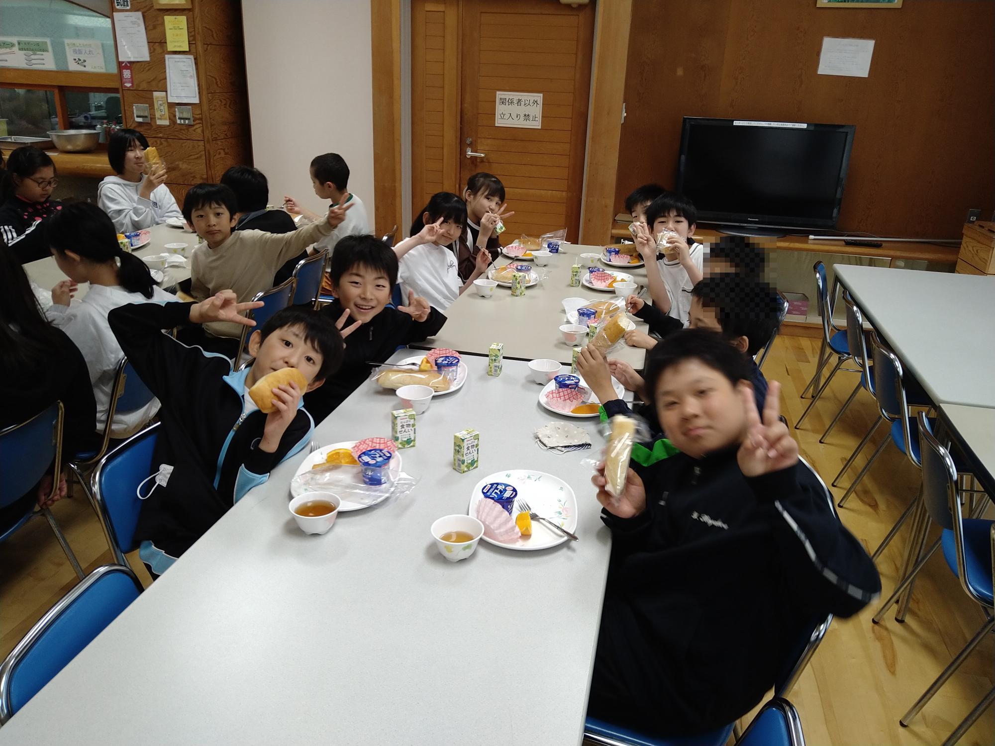 朝食の様子