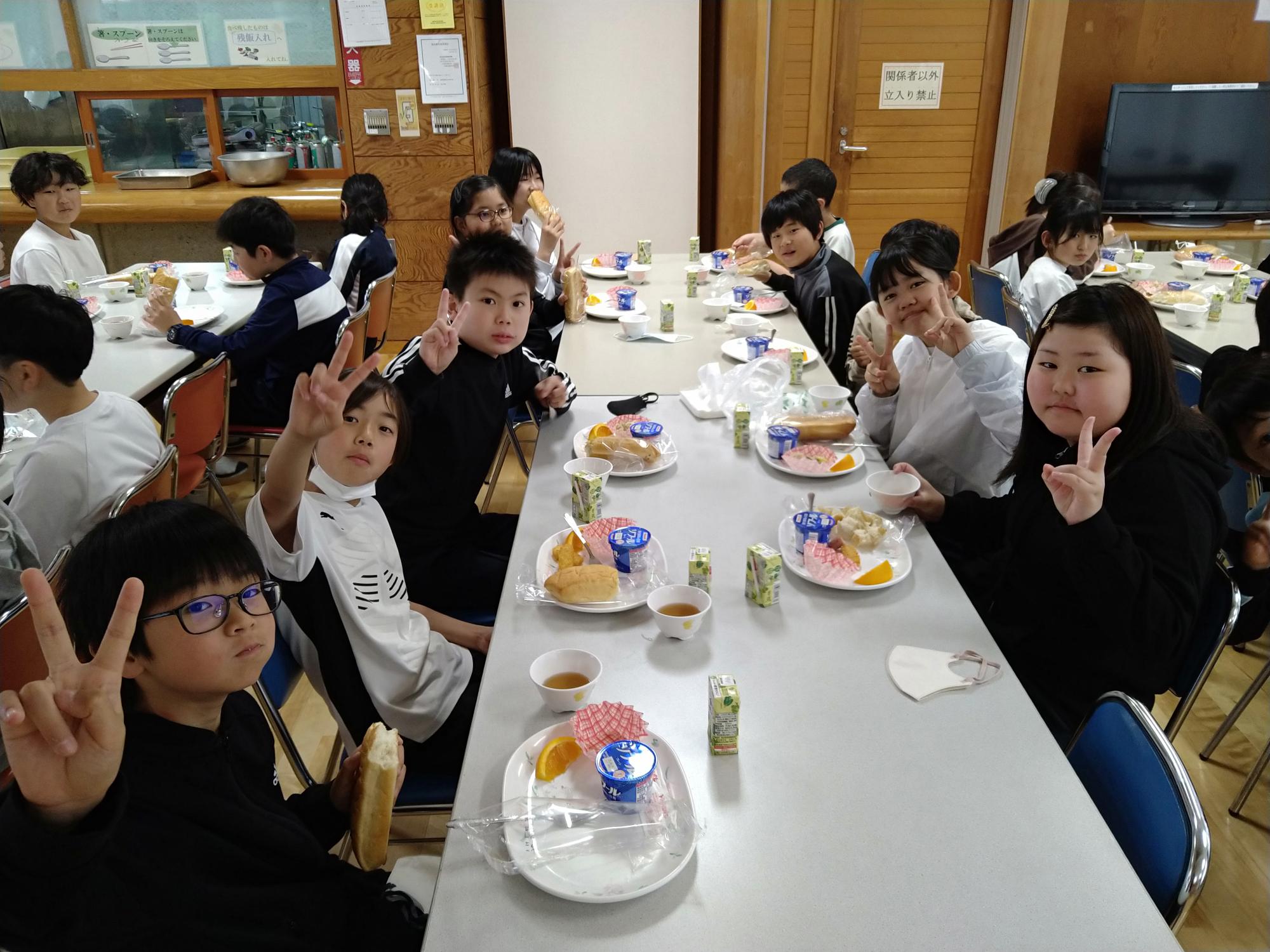 朝食の様子