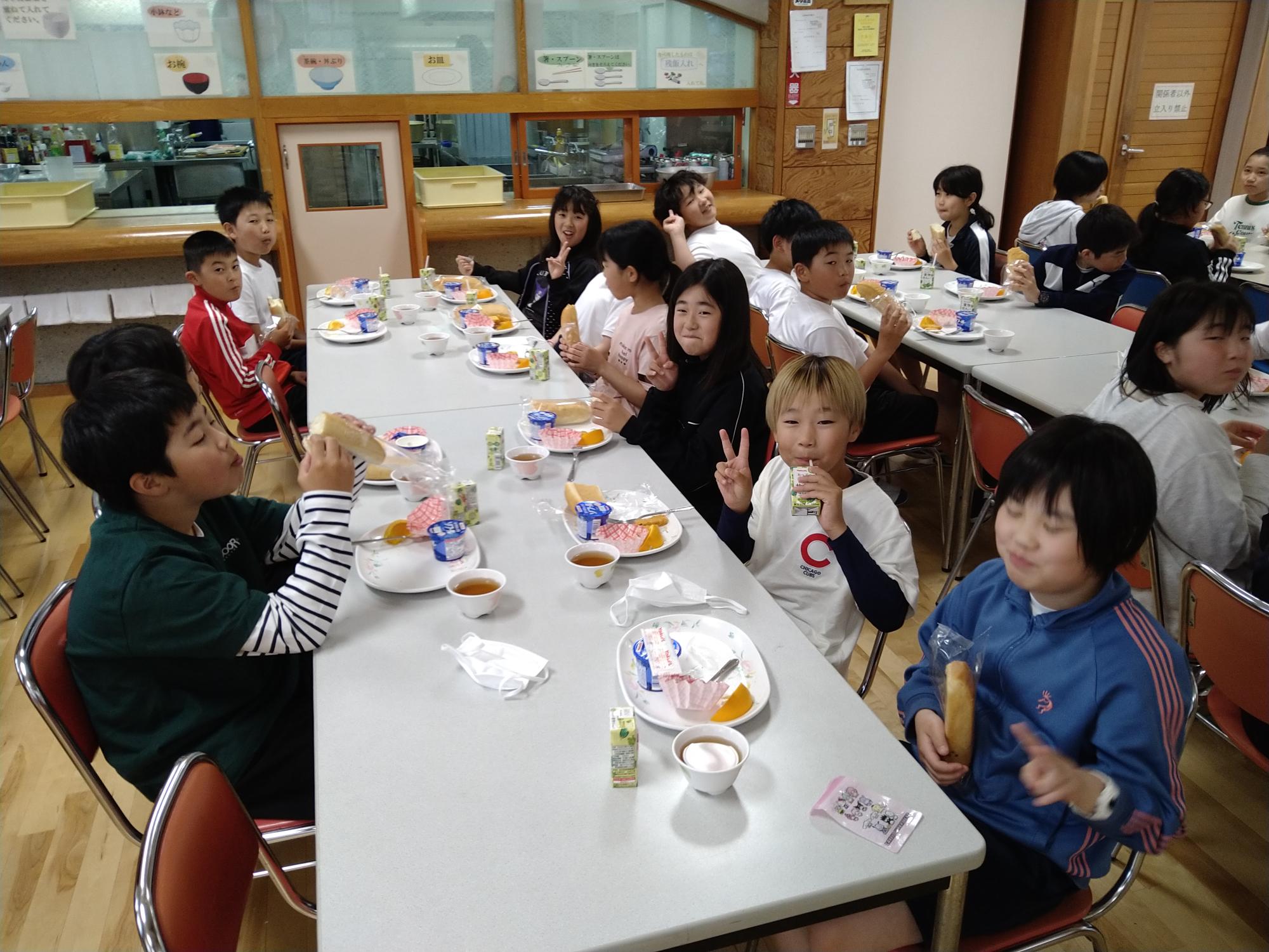 朝食の様子