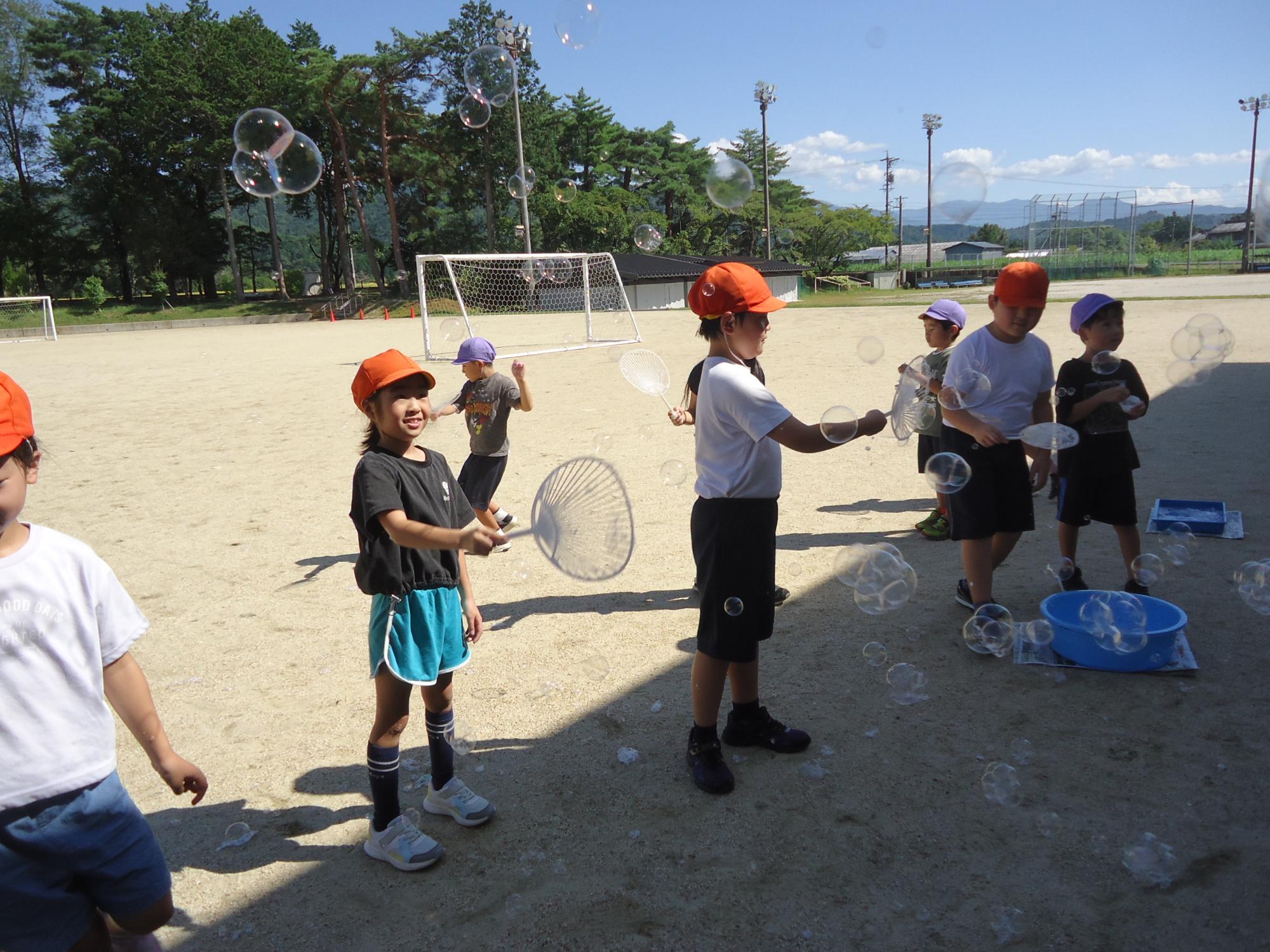 シャボン玉遊び
