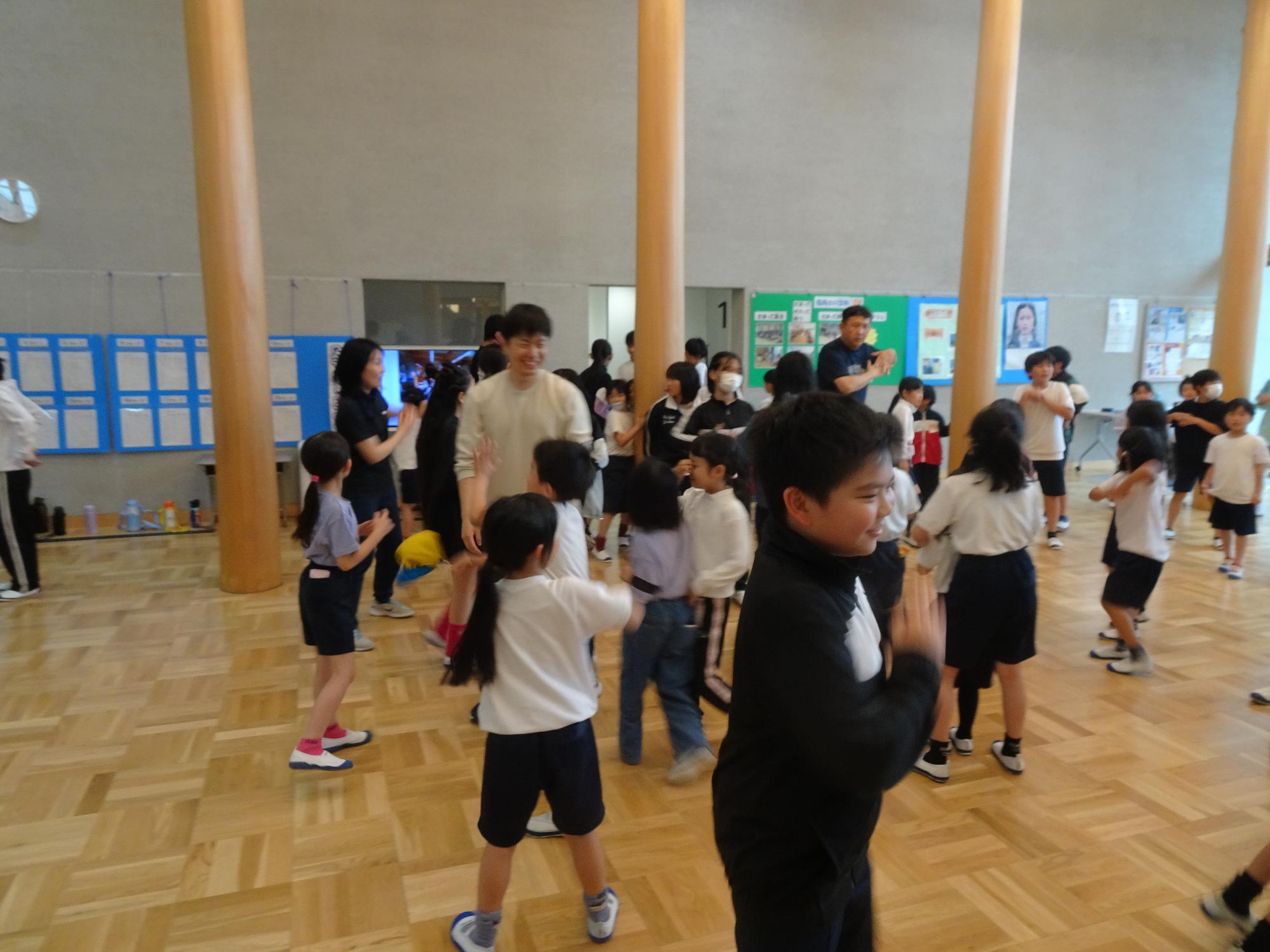 ダンスをする子達