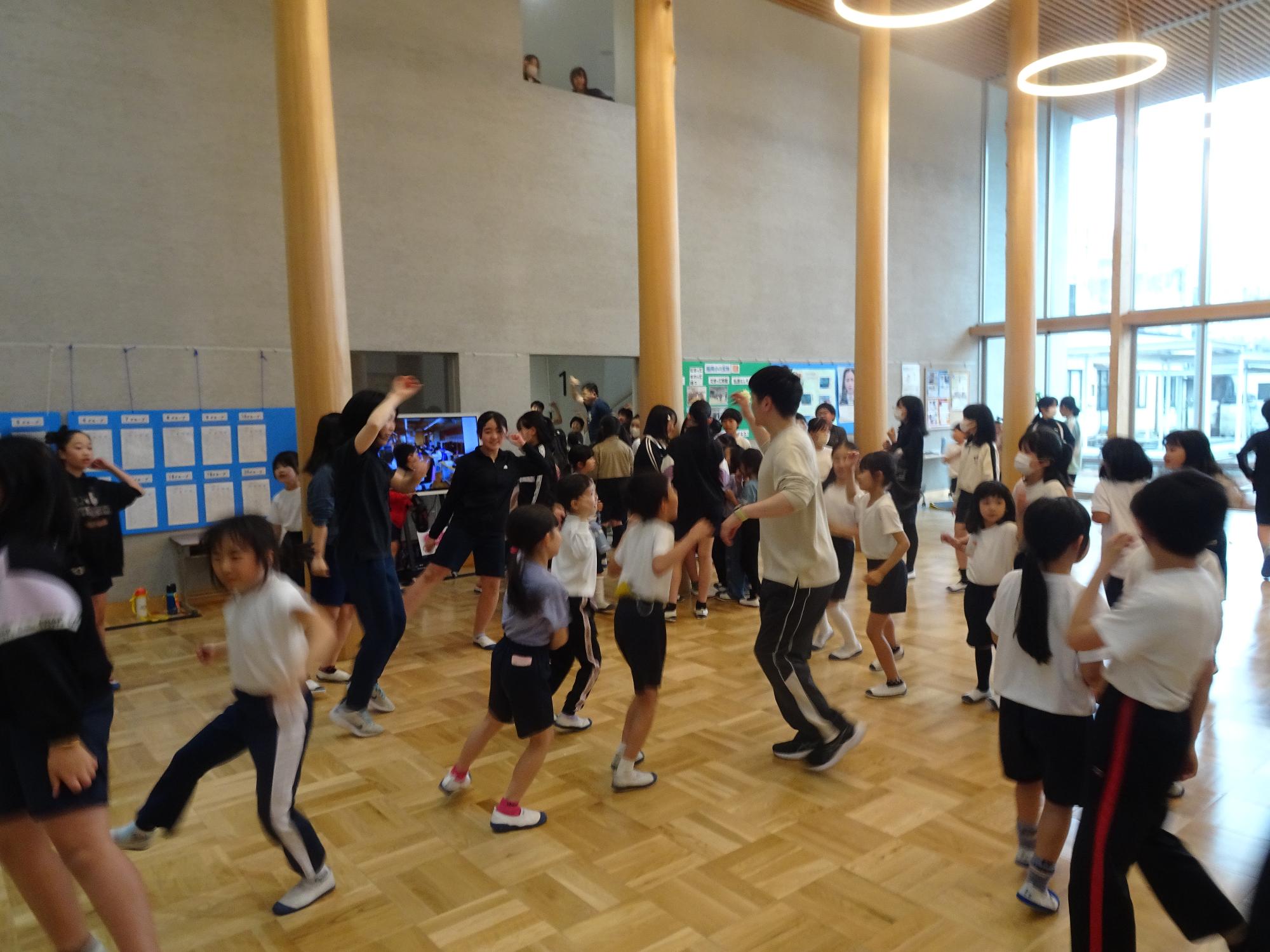 ダンスを楽しむ子達