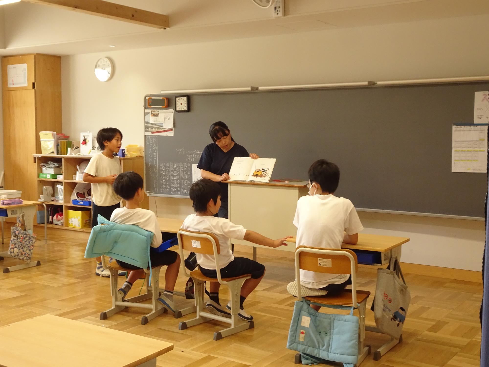 先生の読み聞かせ