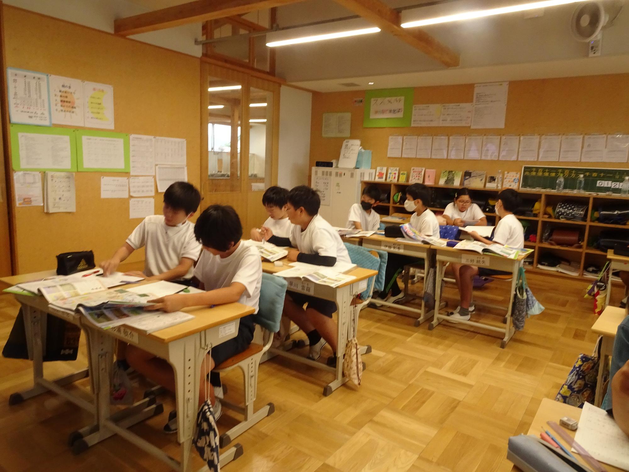 交流する子どもたち