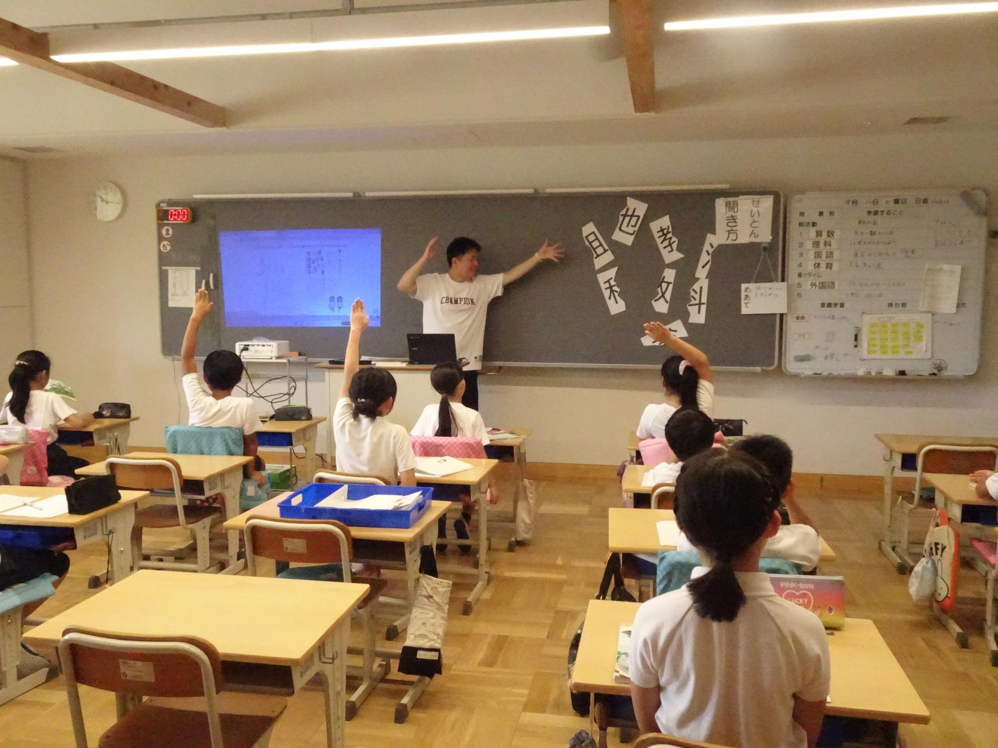 漢字の学習をする子どもたち