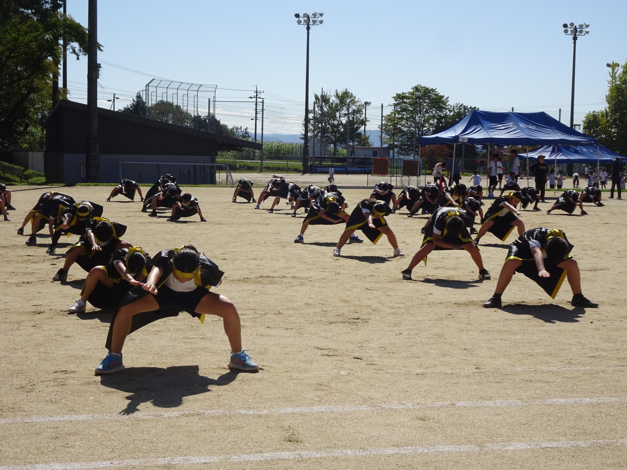 ソーラン節を踊る子ども