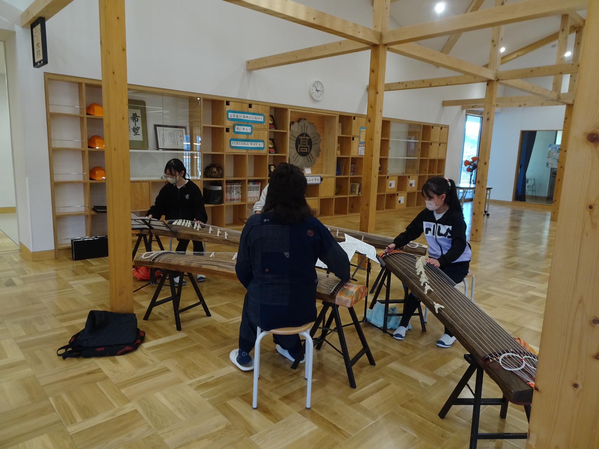 お琴クラブの練習