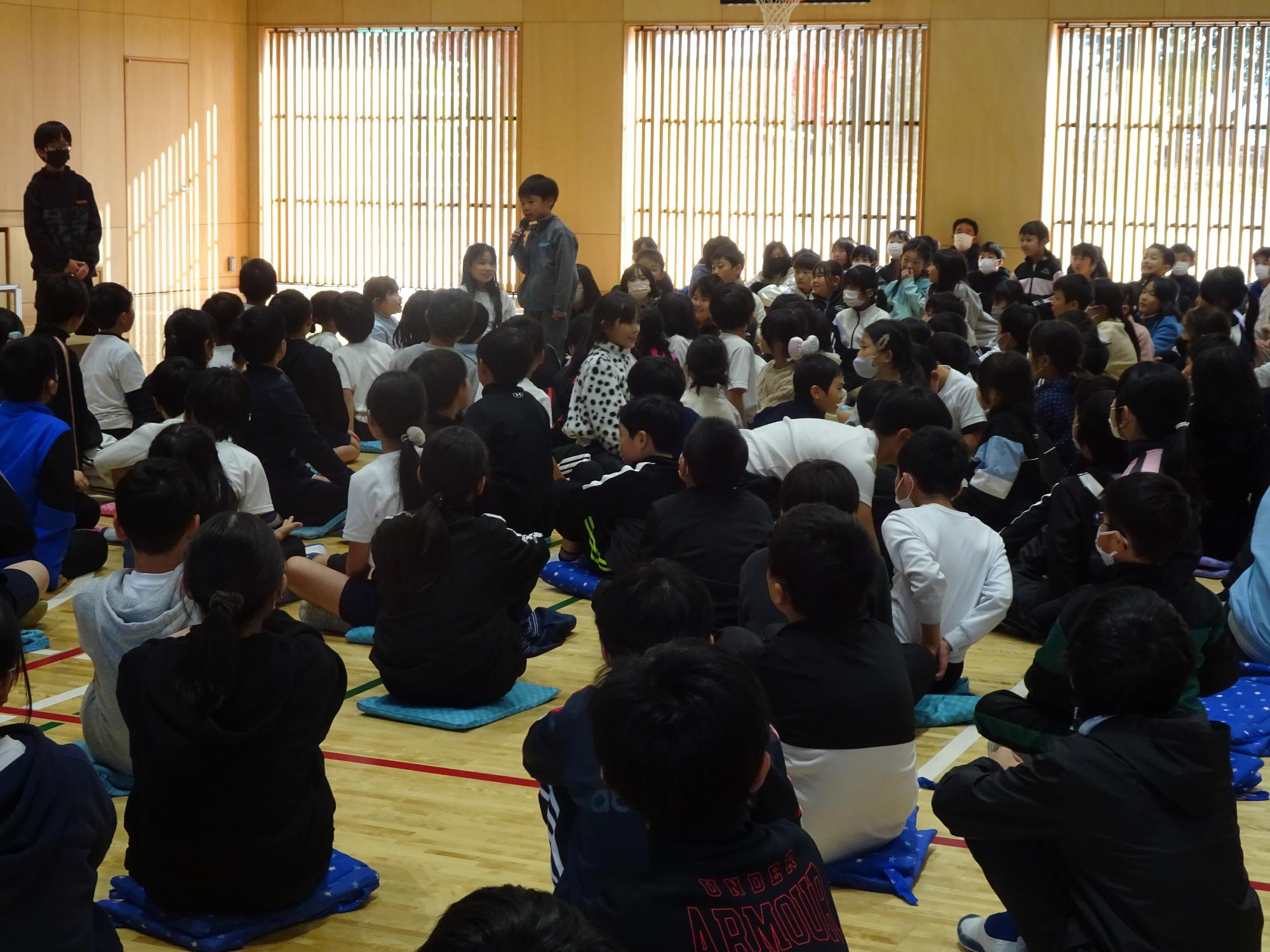 感想交流をする子どもたち